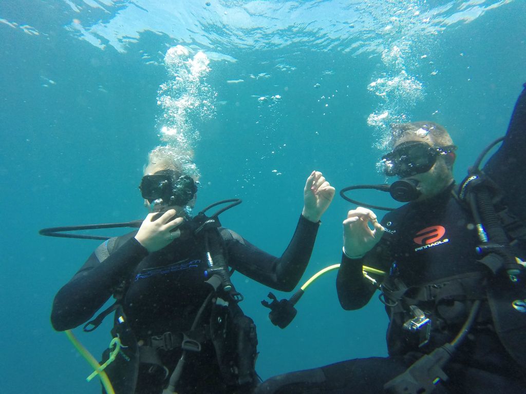 Lindsey & Brandon scuba diving